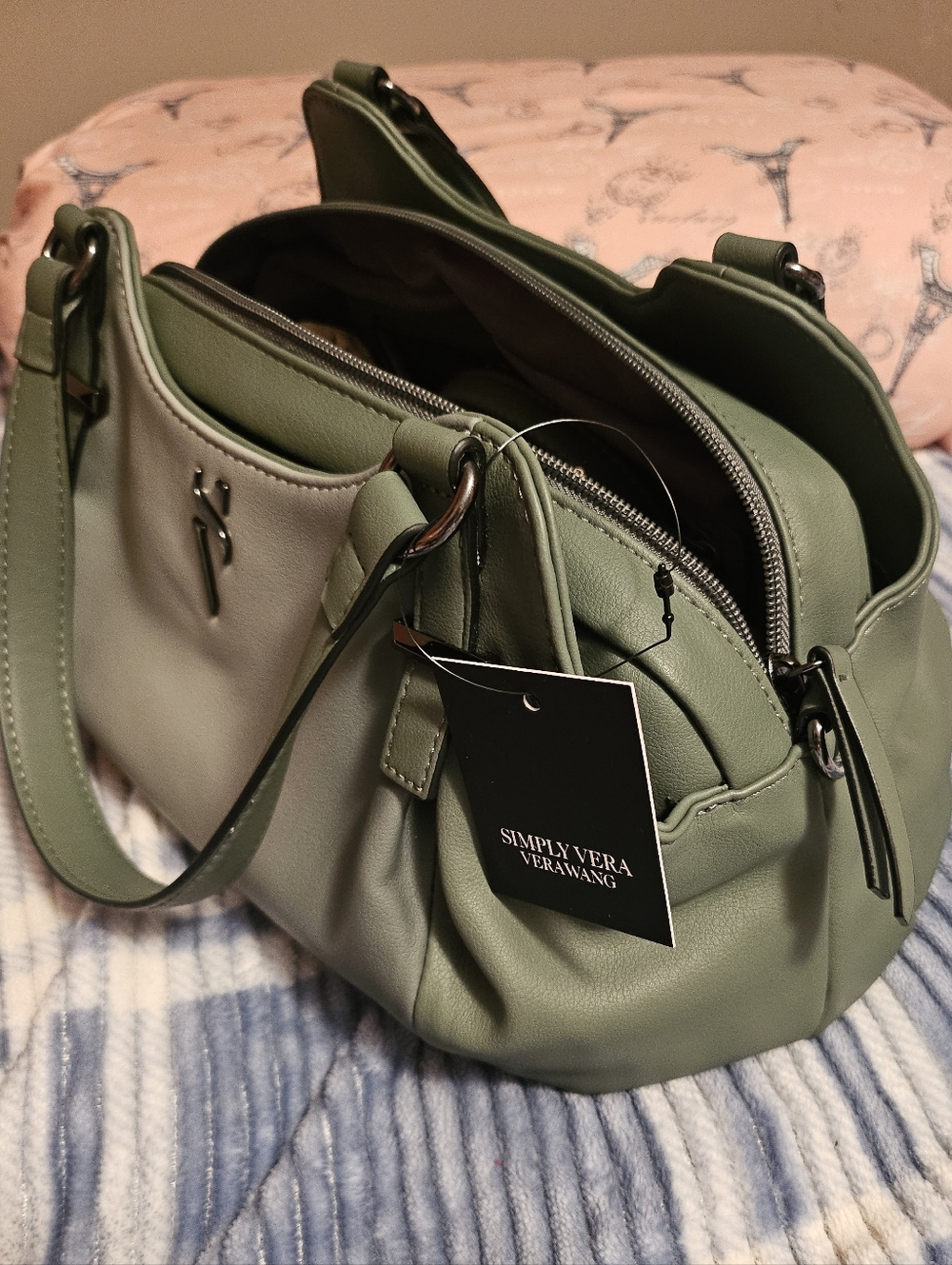 Simply Vera Wang Buena Satchel Green - Picture 2 of 6